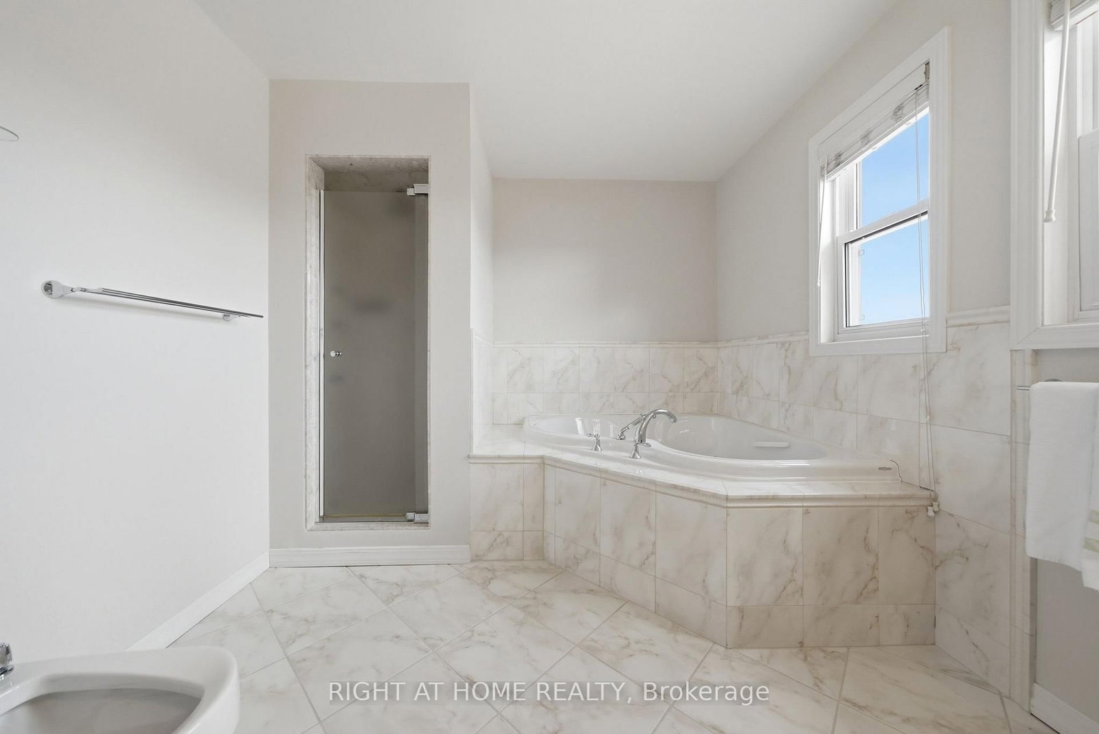 Detached House for sale at 3300 Redmond Road, Mississauga, Ontario, L5B 3X1 - Fairview - MLS: W12979324