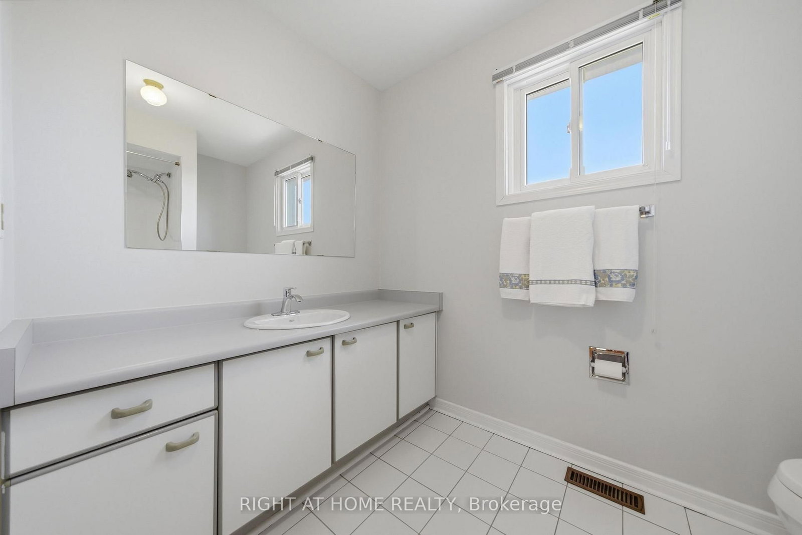 Detached House for sale at 3300 Redmond Road, Mississauga, Ontario, L5B 3X1 - Fairview - MLS: W12979324