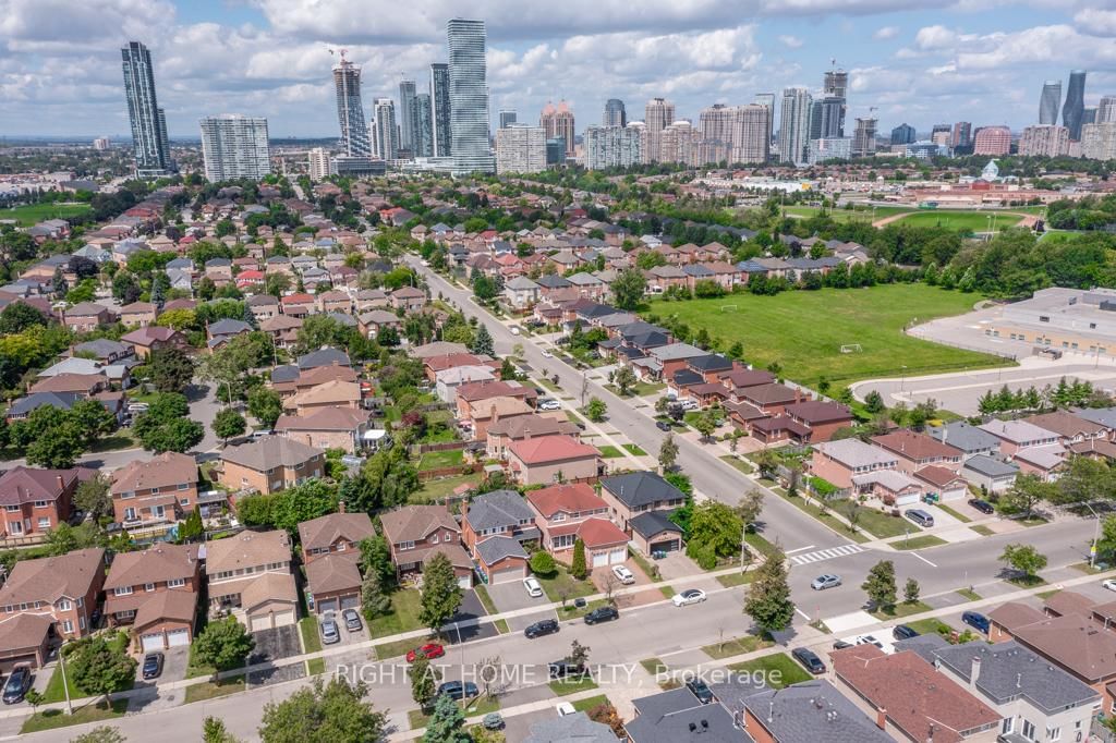 Detached House for sale at 3300 Redmond Road, Mississauga, Ontario, L5B 3X1 - Fairview - MLS: W12979324