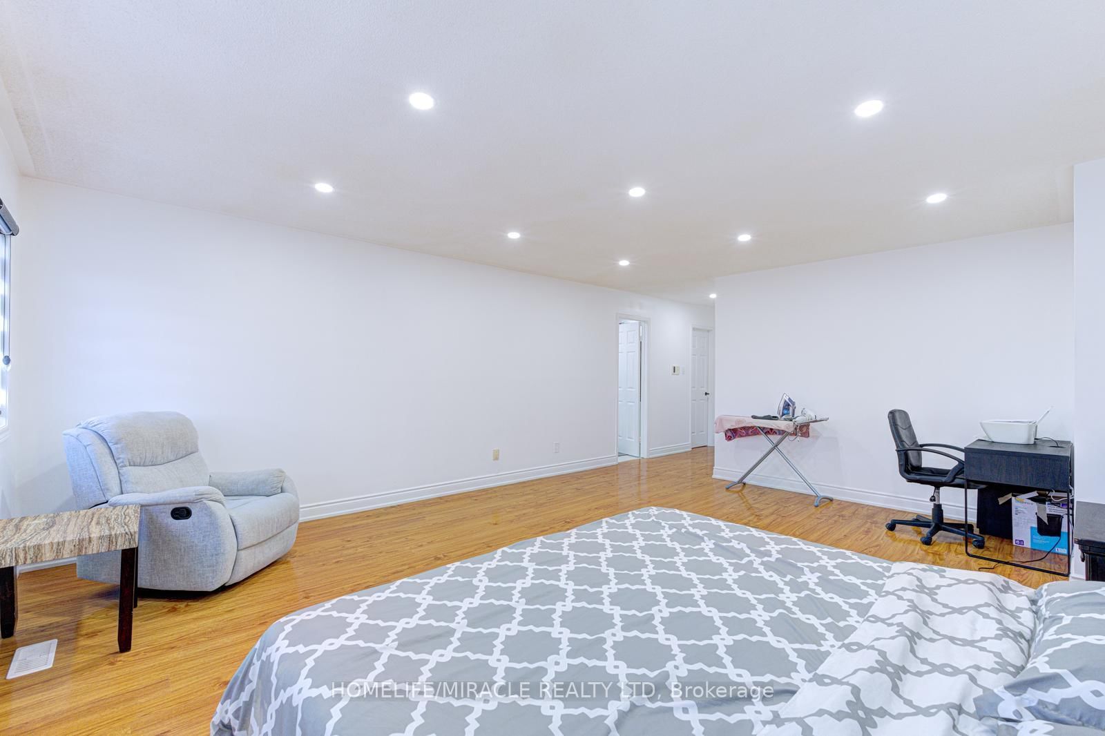 32 Pennsylvania Avenue - Photo 25