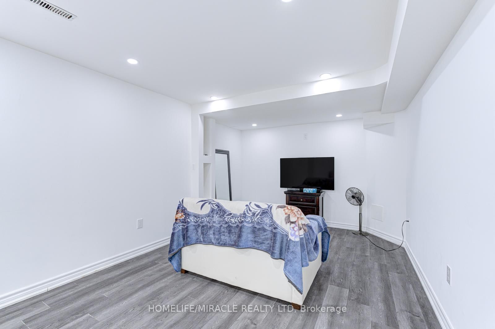 32 Pennsylvania Avenue - Photo 39