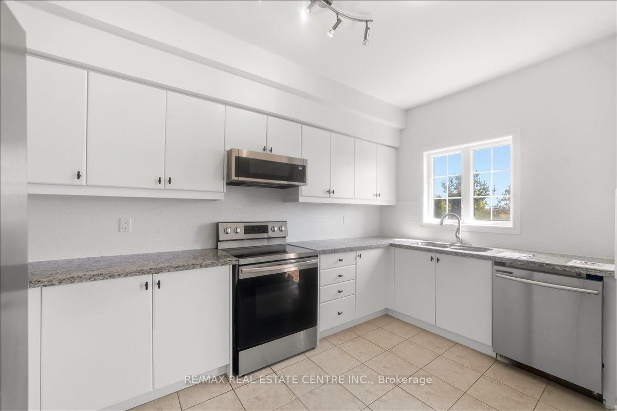 Townhouse for sale at 355 Hobbs Crescent, Milton, Ontario, L9T 0J3 - Clarke - MLS: W12979440