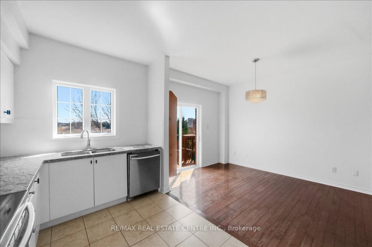 Townhouse for sale at 355 Hobbs Crescent, Milton, Ontario, L9T 0J3 - Clarke - MLS: W12979440