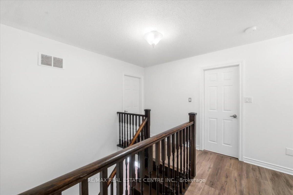 Townhouse for sale at 355 Hobbs Crescent, Milton, Ontario, L9T 0J3 - Clarke - MLS: W12979440