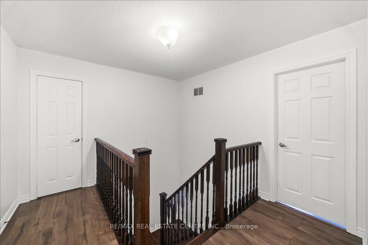 Townhouse for sale at 355 Hobbs Crescent, Milton, Ontario, L9T 0J3 - Clarke - MLS: W12979440