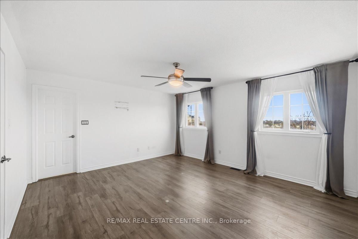 Townhouse for sale at 355 Hobbs Crescent, Milton, Ontario, L9T 0J3 - Clarke - MLS: W12979440