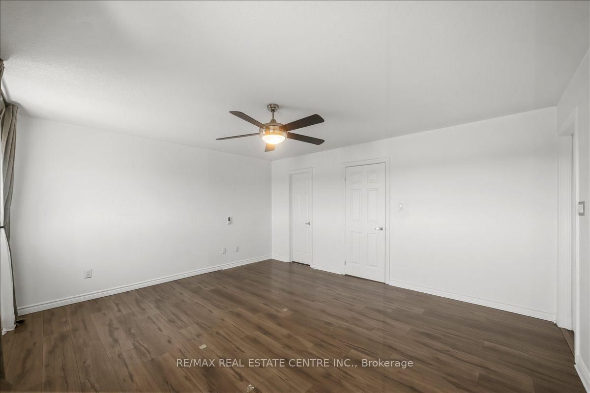 Townhouse for sale at 355 Hobbs Crescent, Milton, Ontario, L9T 0J3 - Clarke - MLS: W12979440