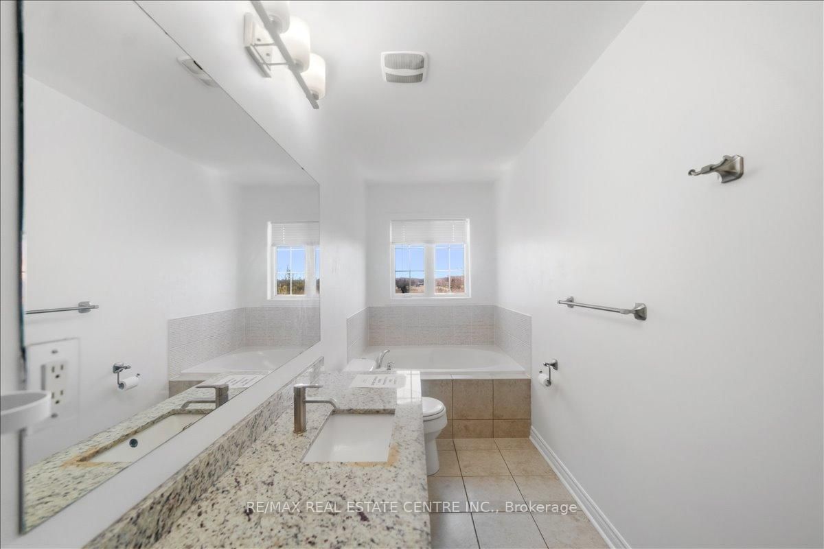 Townhouse for sale at 355 Hobbs Crescent, Milton, Ontario, L9T 0J3 - Clarke - MLS: W12979440