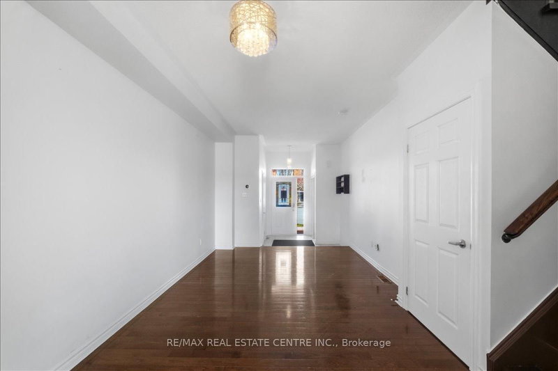 355 Hobbs Cres, Milton, L9T 0J3 | Image 2