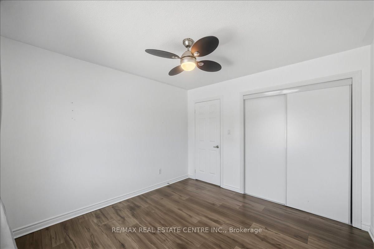 Townhouse for sale at 355 Hobbs Crescent, Milton, Ontario, L9T 0J3 - Clarke - MLS: W12979440