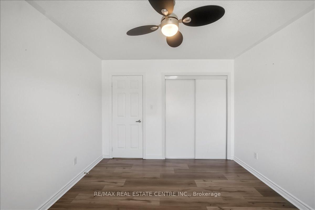 Townhouse for sale at 355 Hobbs Crescent, Milton, Ontario, L9T 0J3 - Clarke - MLS: W12979440