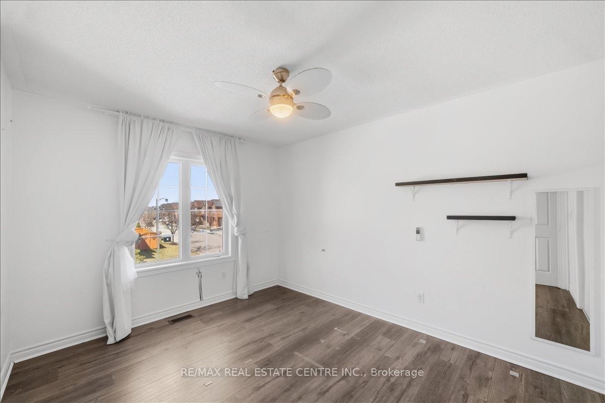 Townhouse for sale at 355 Hobbs Crescent, Milton, Ontario, L9T 0J3 - Clarke - MLS: W12979440