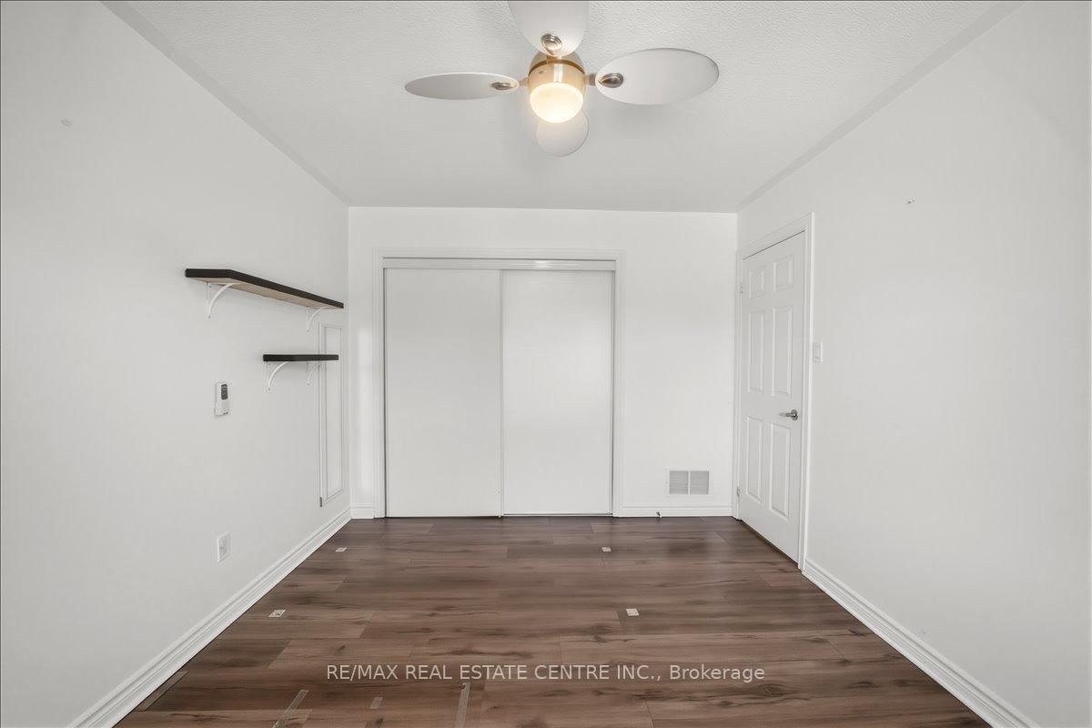 Townhouse for sale at 355 Hobbs Crescent, Milton, Ontario, L9T 0J3 - Clarke - MLS: W12979440