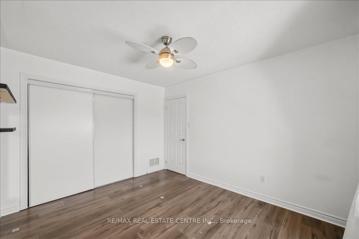 Townhouse for sale at 355 Hobbs Crescent, Milton, Ontario, L9T 0J3 - Clarke - MLS: W12979440