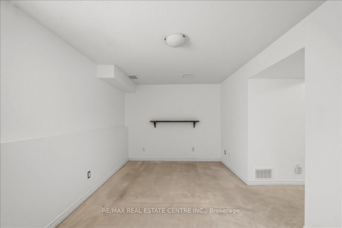 Townhouse for sale at 355 Hobbs Crescent, Milton, Ontario, L9T 0J3 - Clarke - MLS: W12979440