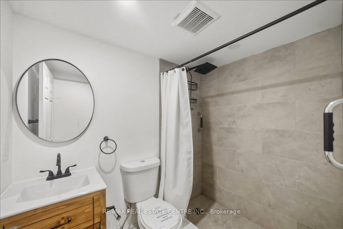 Townhouse for sale at 355 Hobbs Crescent, Milton, Ontario, L9T 0J3 - Clarke - MLS: W12979440