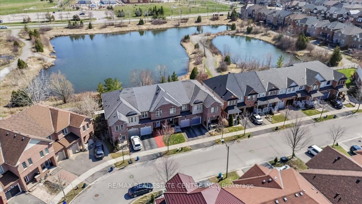 Townhouse for sale at 355 Hobbs Crescent, Milton, Ontario, L9T 0J3 - Clarke - MLS: W12979440