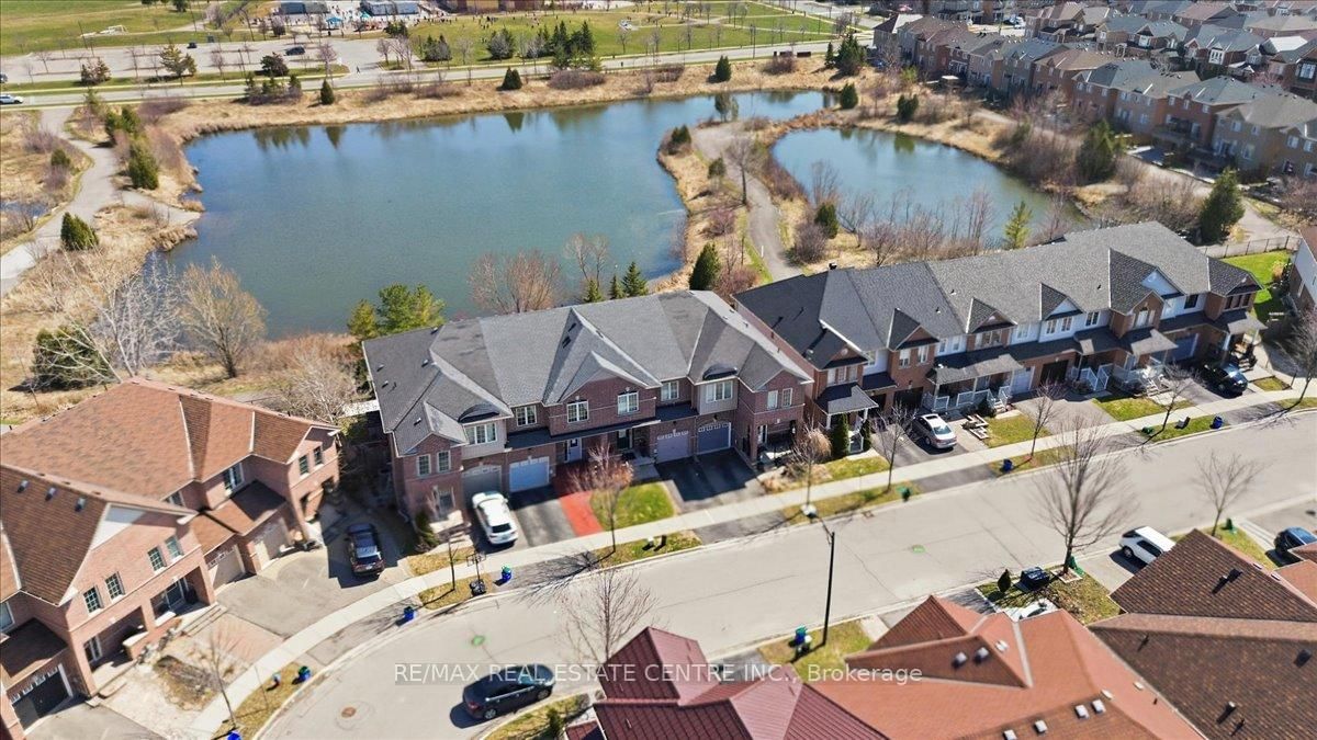 Townhouse for sale at 355 Hobbs Crescent, Milton, Ontario, L9T 0J3 - Clarke - MLS: W12979440