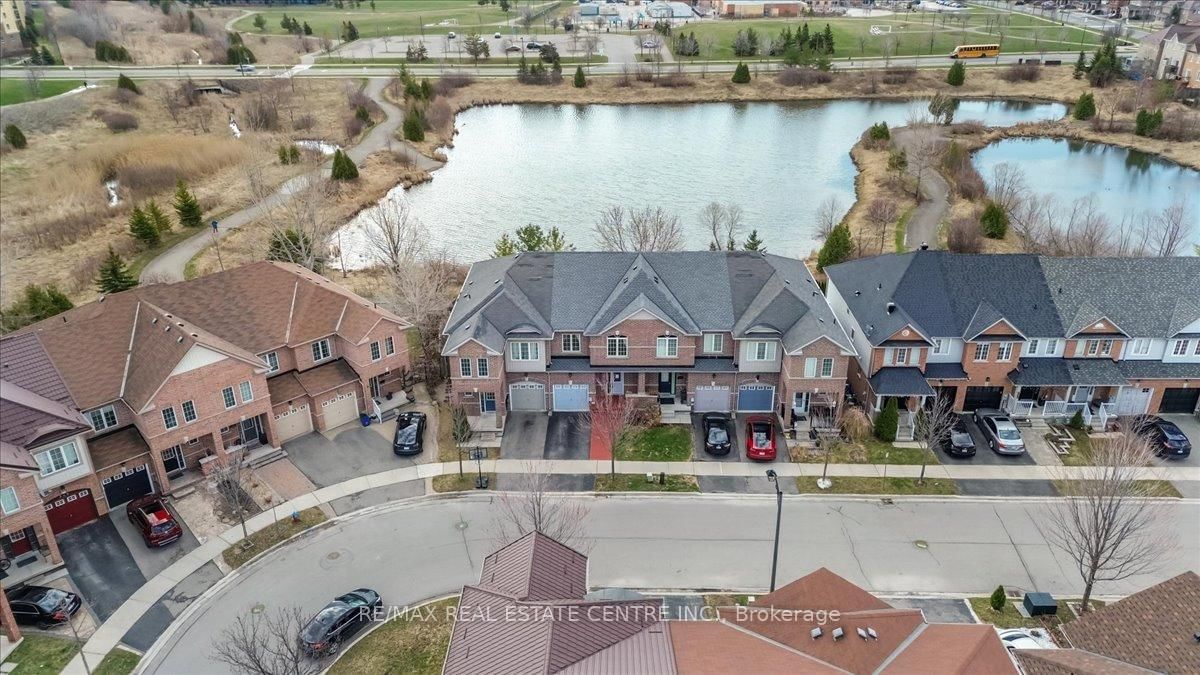 Townhouse for sale at 355 Hobbs Crescent, Milton, Ontario, L9T 0J3 - Clarke - MLS: W12979440