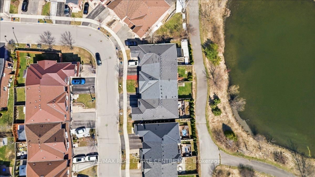 Townhouse for sale at 355 Hobbs Crescent, Milton, Ontario, L9T 0J3 - Clarke - MLS: W12979440