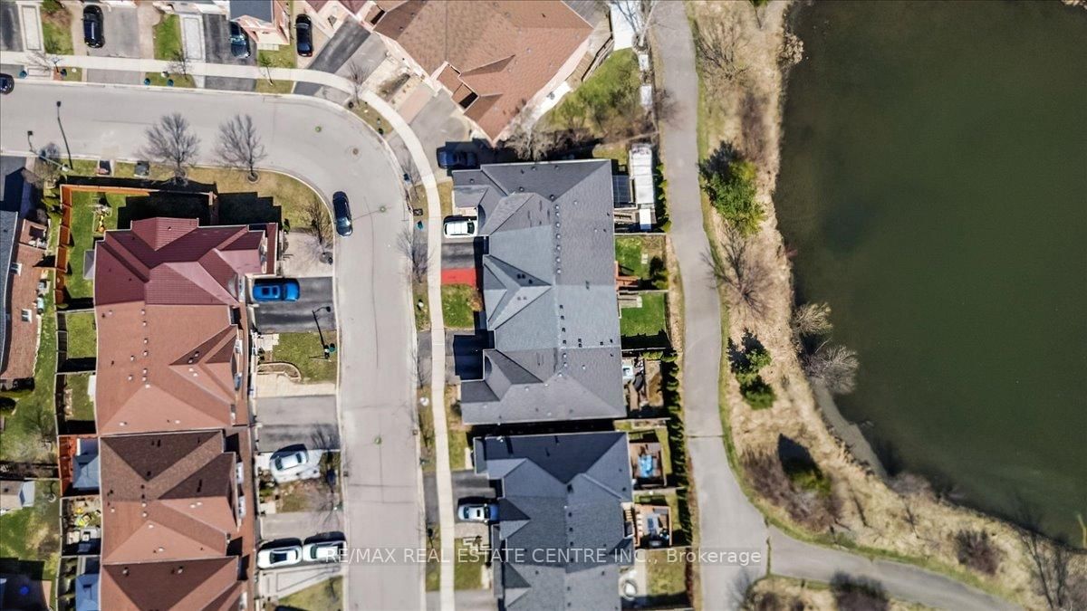 Townhouse for sale at 355 Hobbs Crescent, Milton, Ontario, L9T 0J3 - Clarke - MLS: W12979440