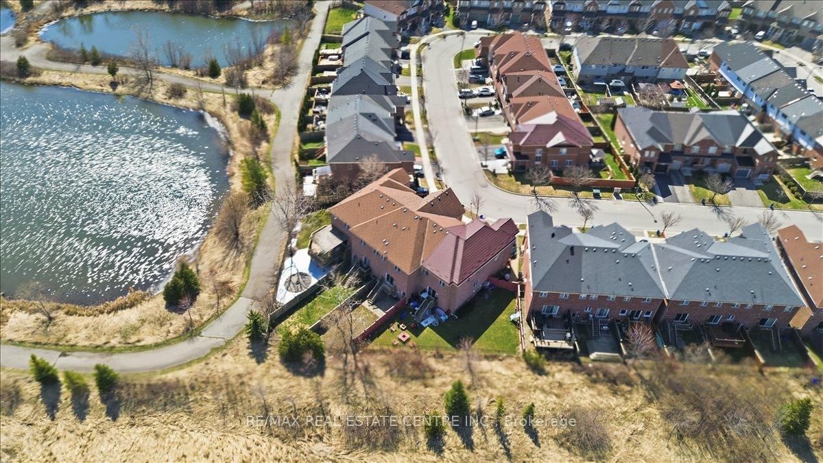 Townhouse for sale at 355 Hobbs Crescent, Milton, Ontario, L9T 0J3 - Clarke - MLS: W12979440