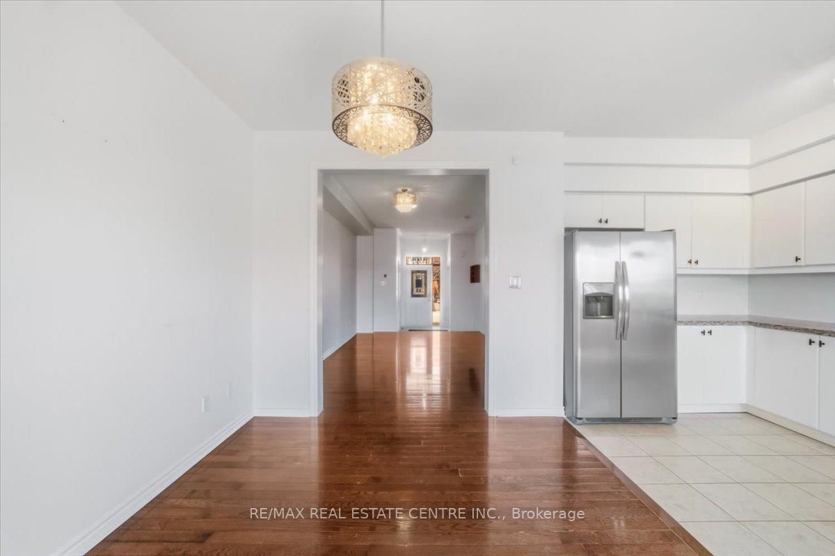 Townhouse for sale at 355 Hobbs Crescent, Milton, Ontario, L9T 0J3 - Clarke - MLS: W12979440