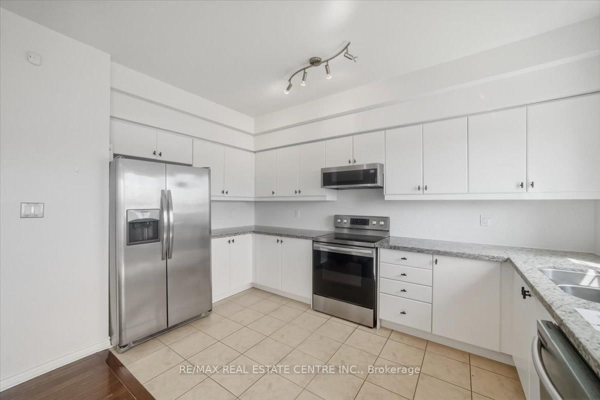 Townhouse for sale at 355 Hobbs Crescent, Milton, Ontario, L9T 0J3 - Clarke - MLS: W12979440