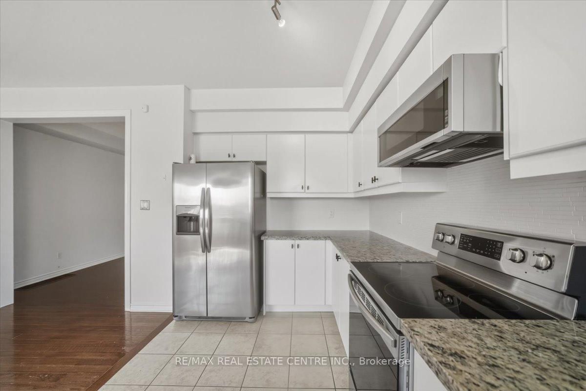 Townhouse for sale at 355 Hobbs Crescent, Milton, Ontario, L9T 0J3 - Clarke - MLS: W12979440