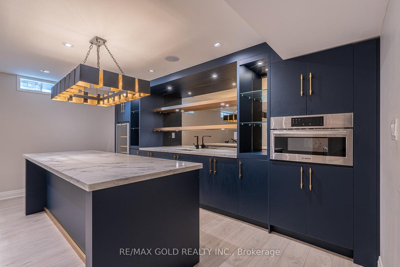 61 Yellowknife Rd, Brampton, L6R 0B3 | Image 3