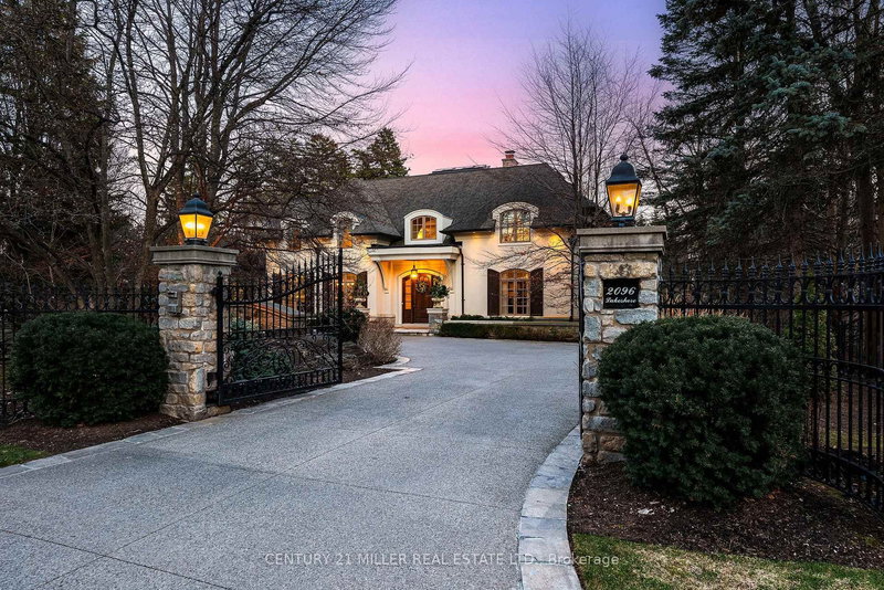 2096 Lakeshore Rd E, Oakville, L6J 1M3 | Image 2
