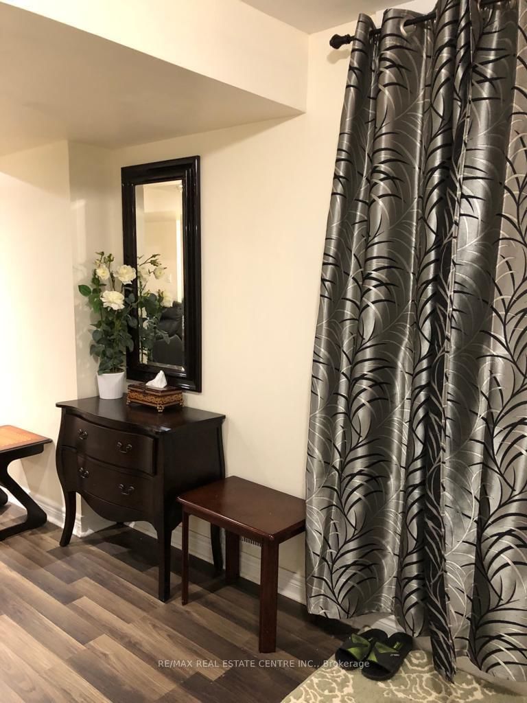 Detached House for lease at Bsmt-316 Holmes Crescent, Milton, Ontario, L9T 0T6 - Scott - MLS: W12979576