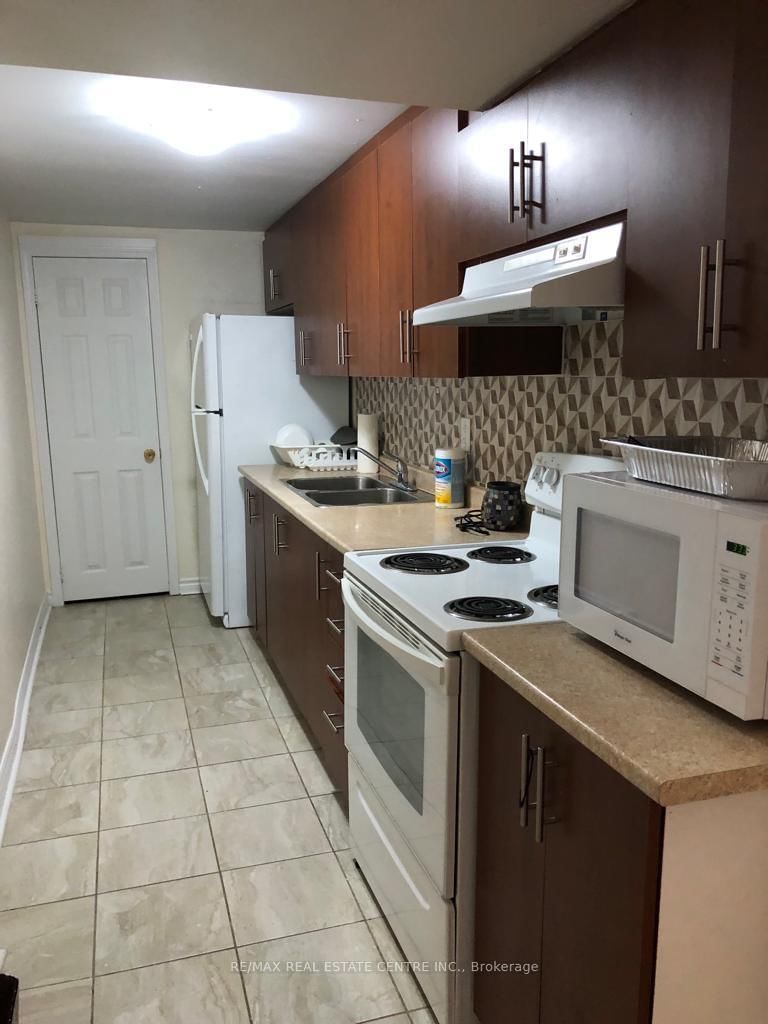 Detached House for lease at Bsmt-316 Holmes Crescent, Milton, Ontario, L9T 0T6 - Scott - MLS: W12979576