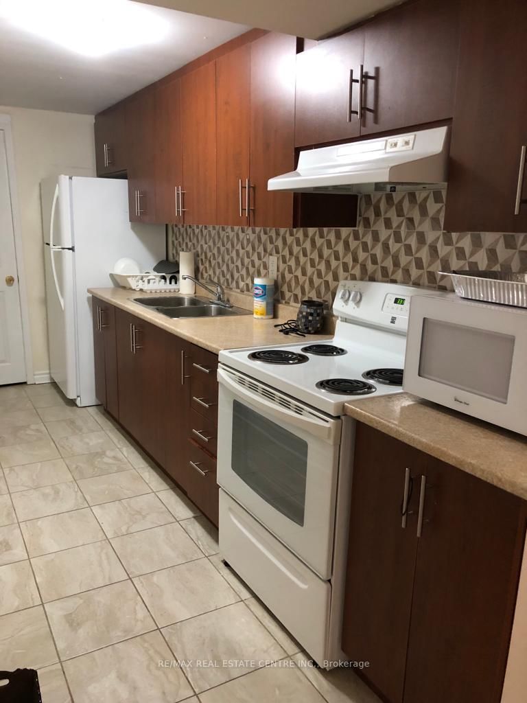 Detached House for lease at Bsmt-316 Holmes Crescent, Milton, Ontario, L9T 0T6 - Scott - MLS: W12979576