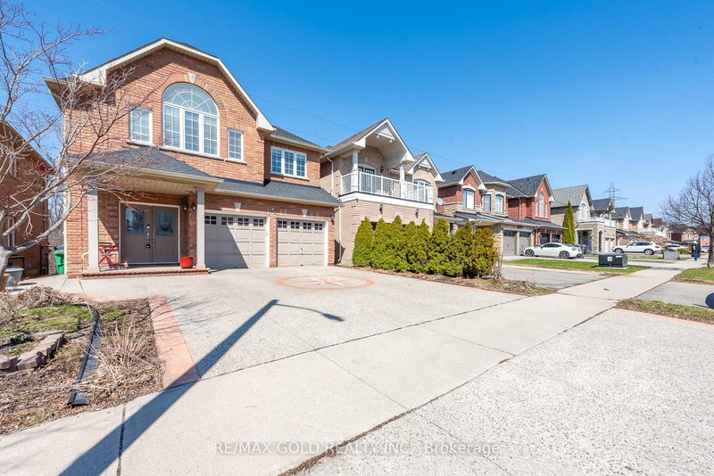 36 Tatra Cres, Brampton, L6Y 0K6 | Image 2