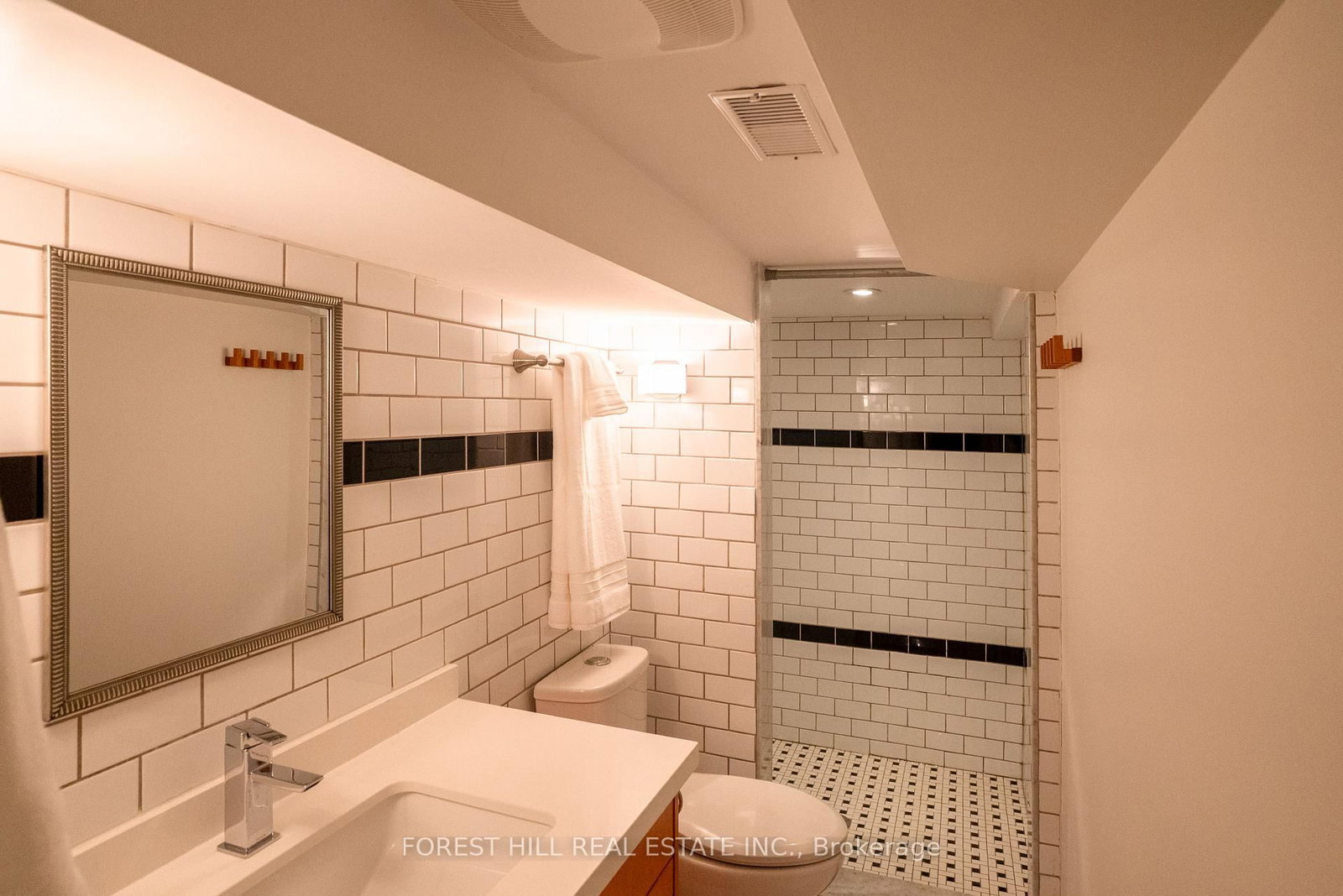 32 Castleton Avenue - Photo 21