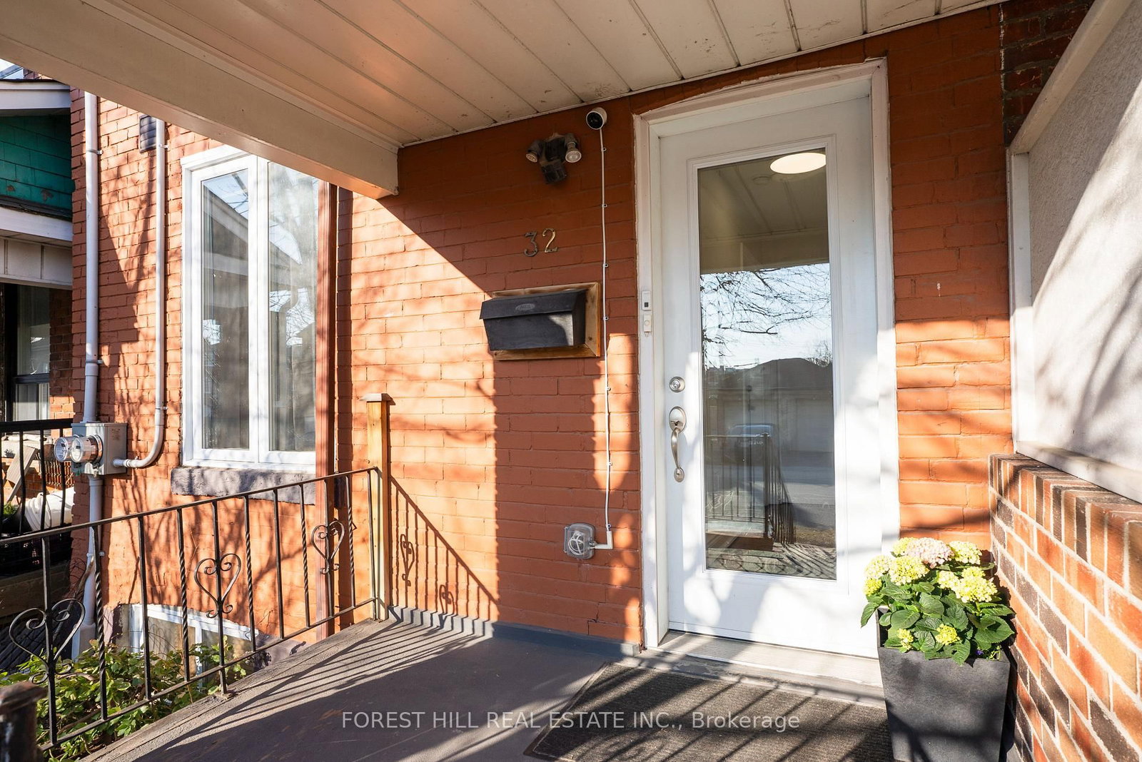 32 Castleton Avenue - Photo 3