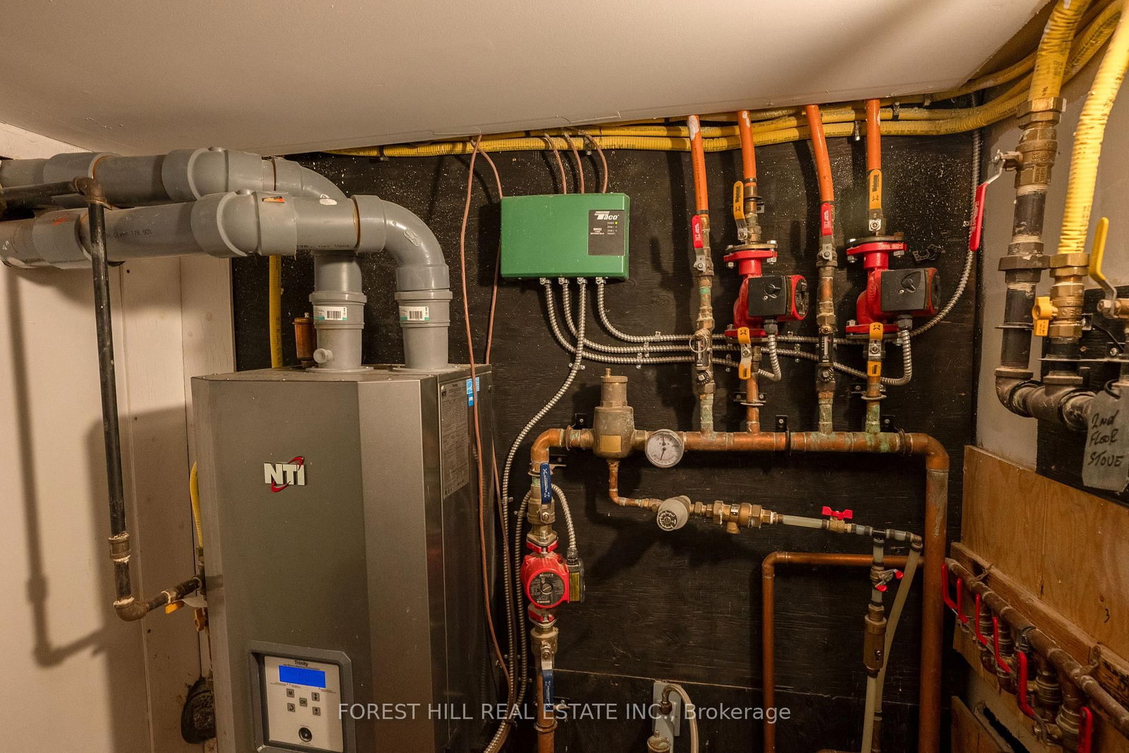 32 Castleton Avenue - Photo 35