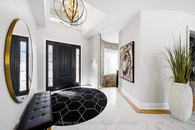 3205 Highpoint Crt, Burlington, L7P 0P9 | Image 3