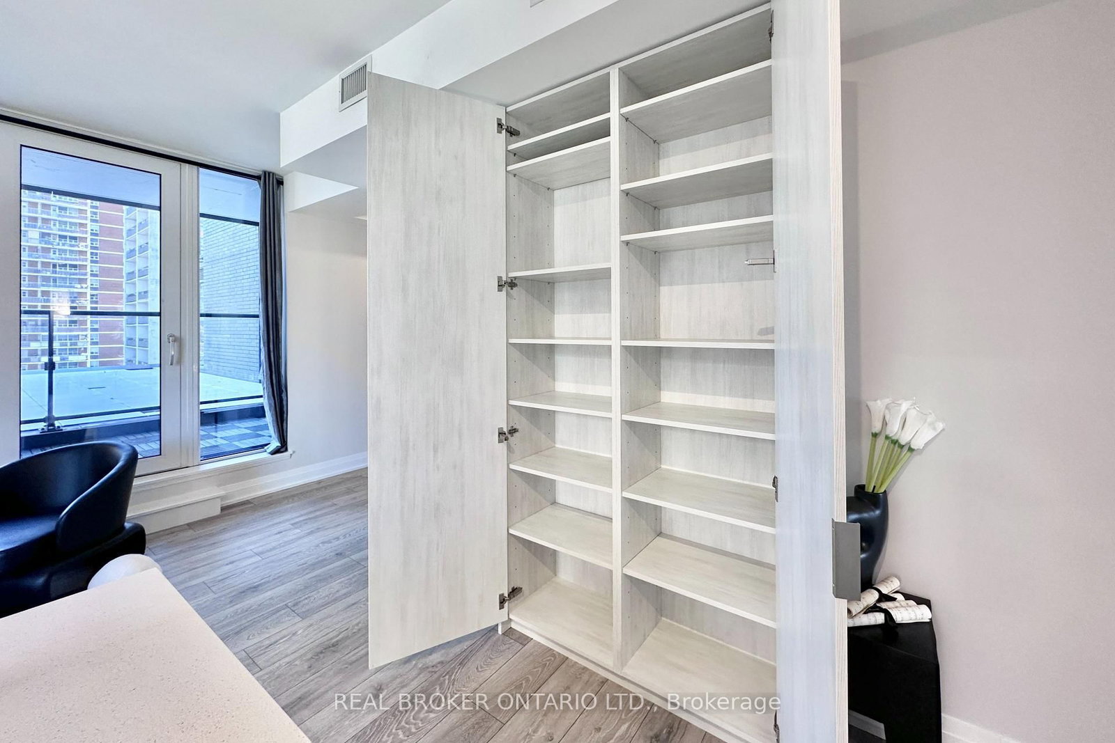 21 Park Street E, Unit 518 - Photo 10