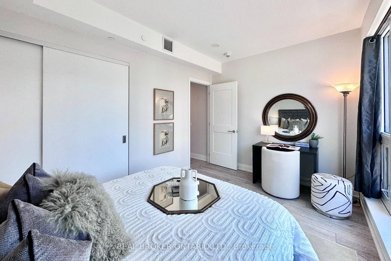 21 Park Street E, Unit 518 - Photo 16