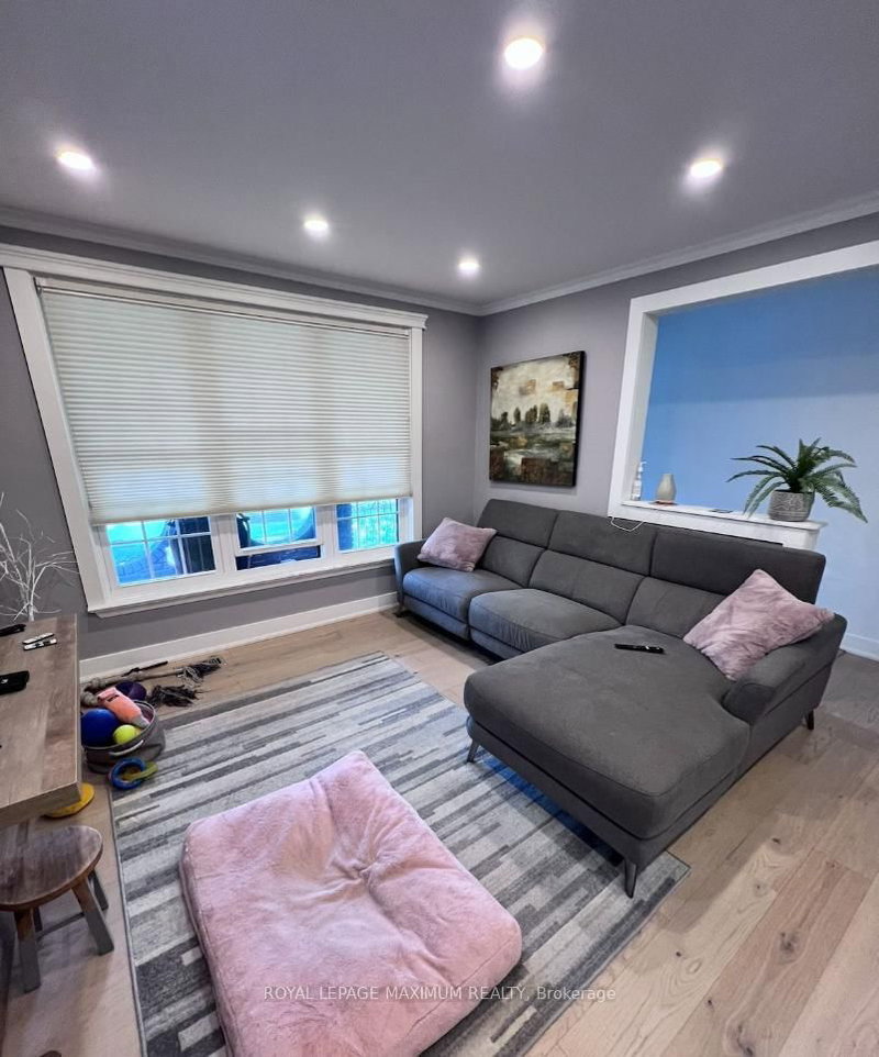 Main - 33 Alhart Dr, Toronto, M9V 2N1 | Image 2