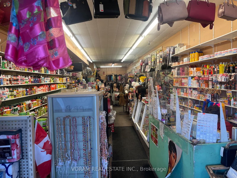 879 Jane St, Toronto, M6N 4C4 | Image 3