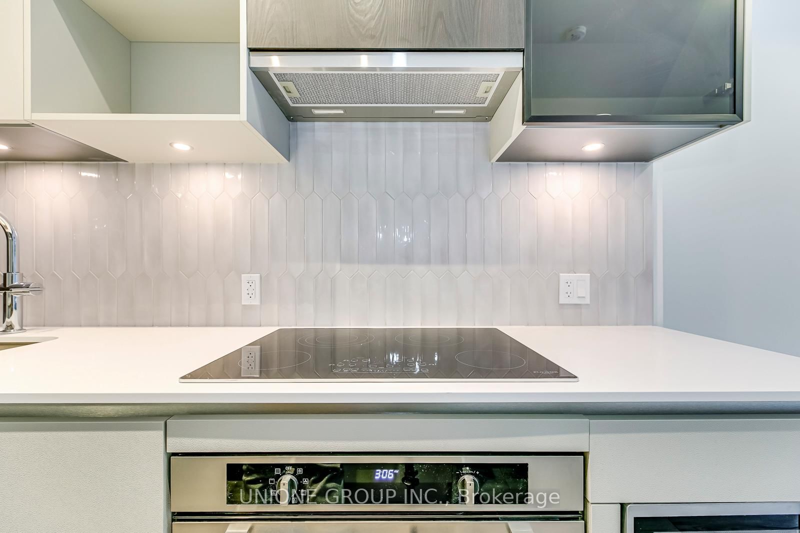 405 Dundas Street W, Unit 320 - Photo 11