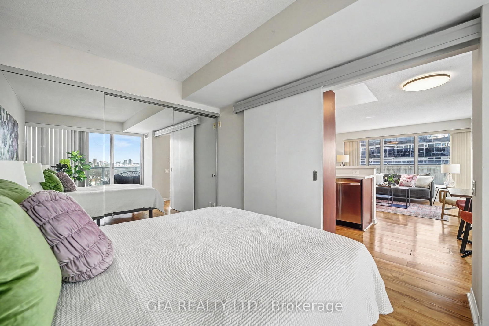 1040 The Queensway Street, Unit 720 - Photo 13