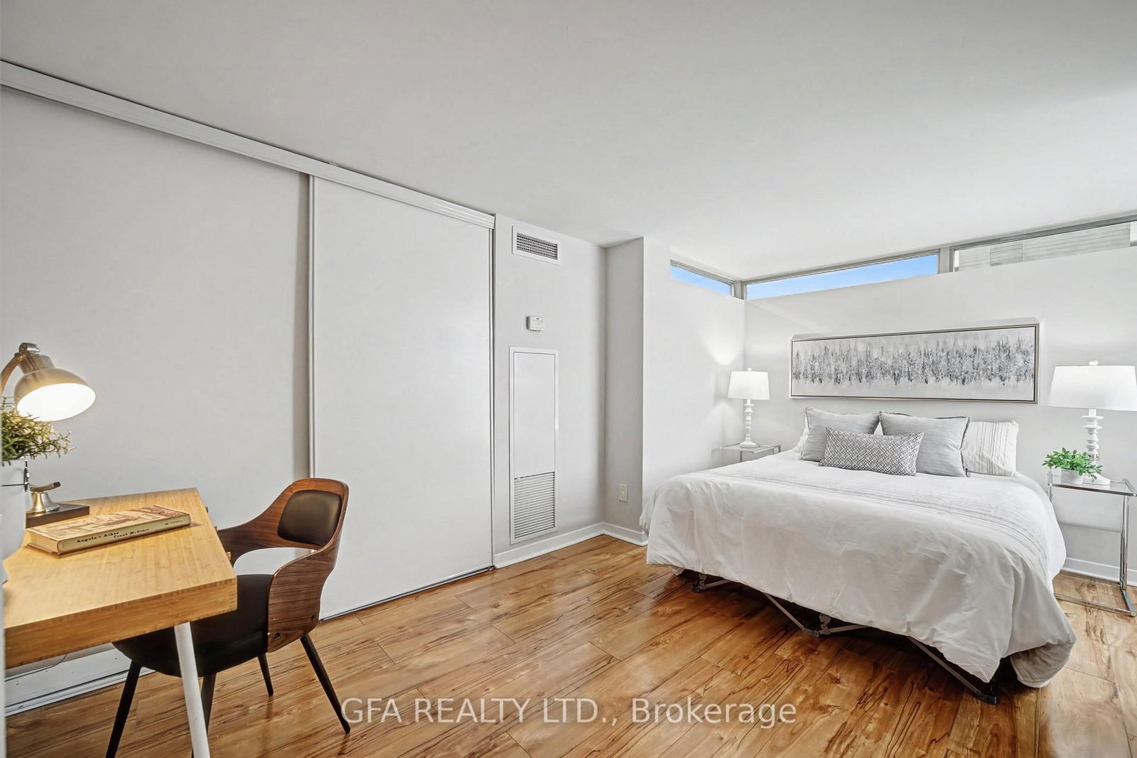 1040 The Queensway Street, Unit 720 - Photo 4