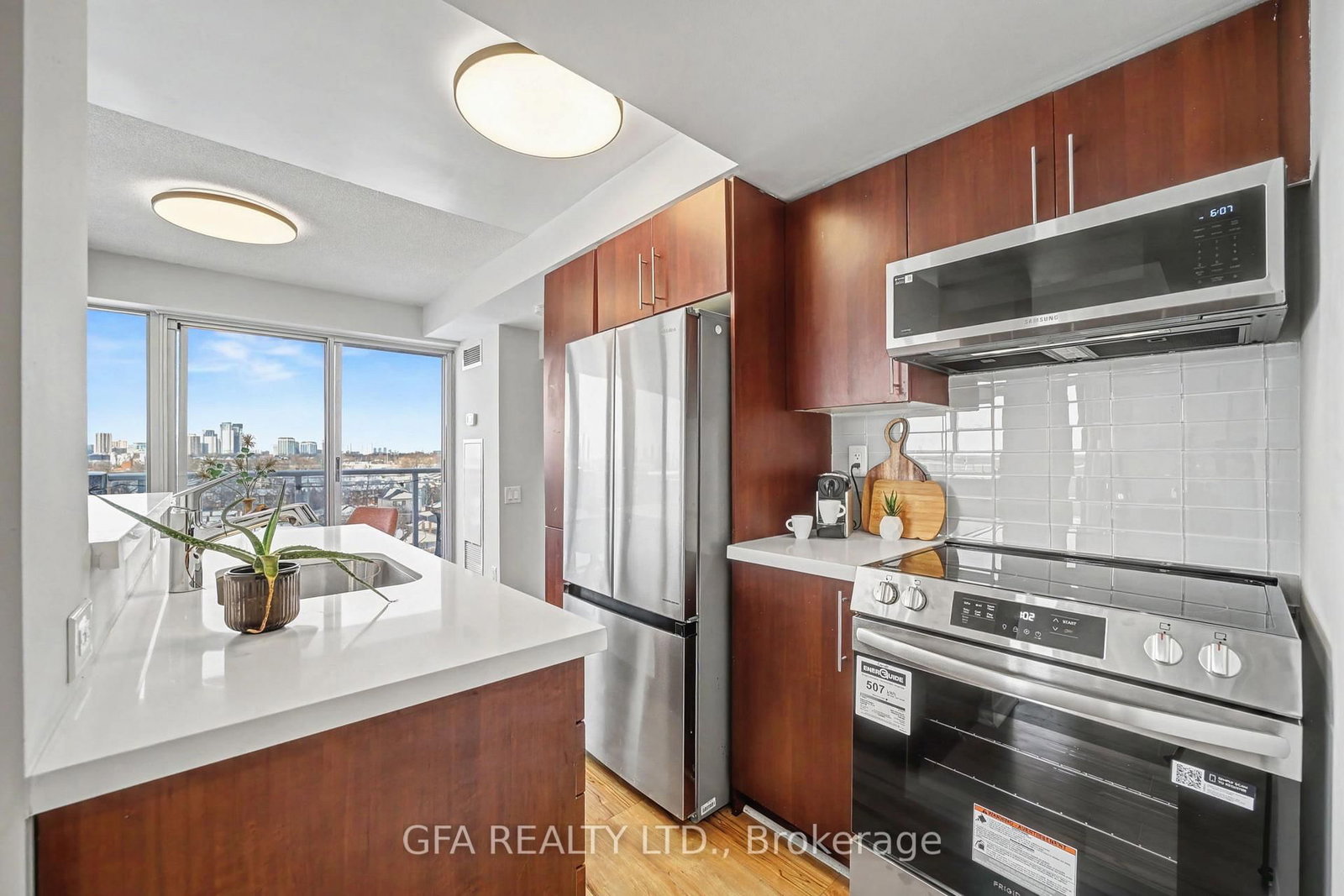 1040 The Queensway Street, Unit 720 - Photo 8