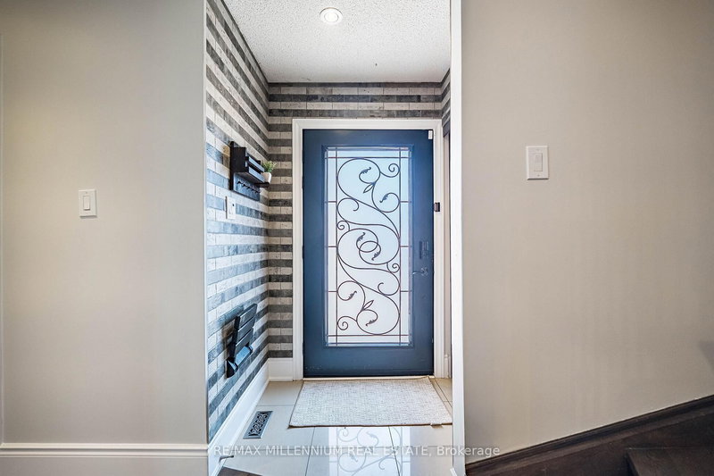 74 Atkins Circ, Brampton, L6X 4B4 | Image 2