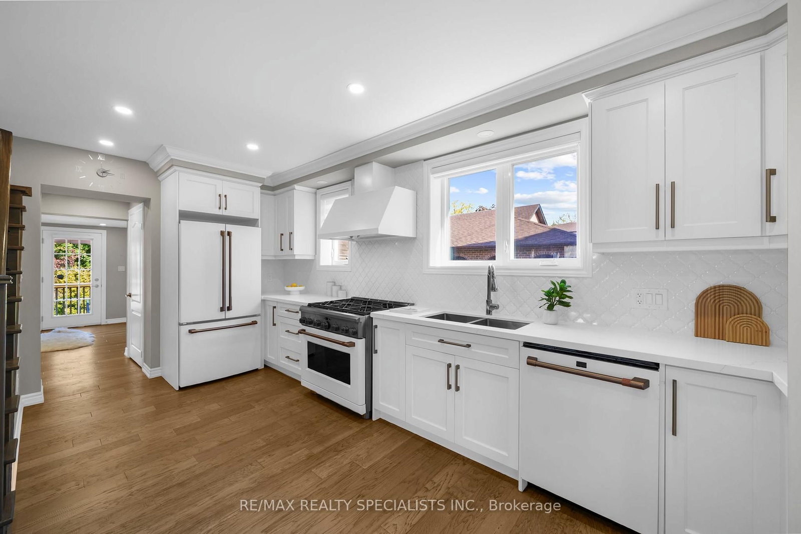 46 Elizabeth Street S - Photo 15