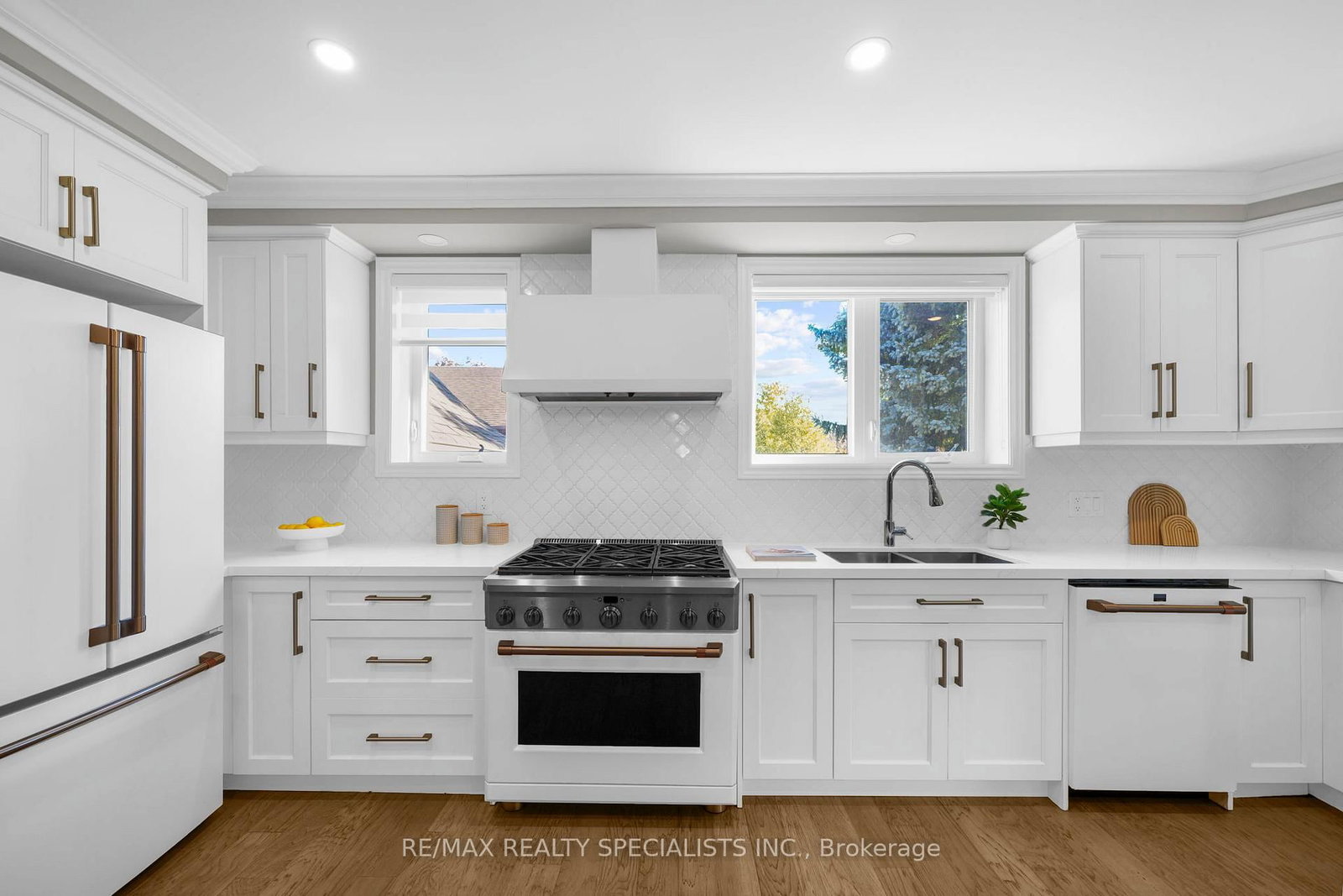 46 Elizabeth Street S - Photo 16